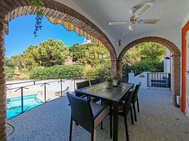 5 soveværelse Byhus til salg i Calahonda, Mijas med swimmingpool garage - € 565.000 (Ref: 9751494)