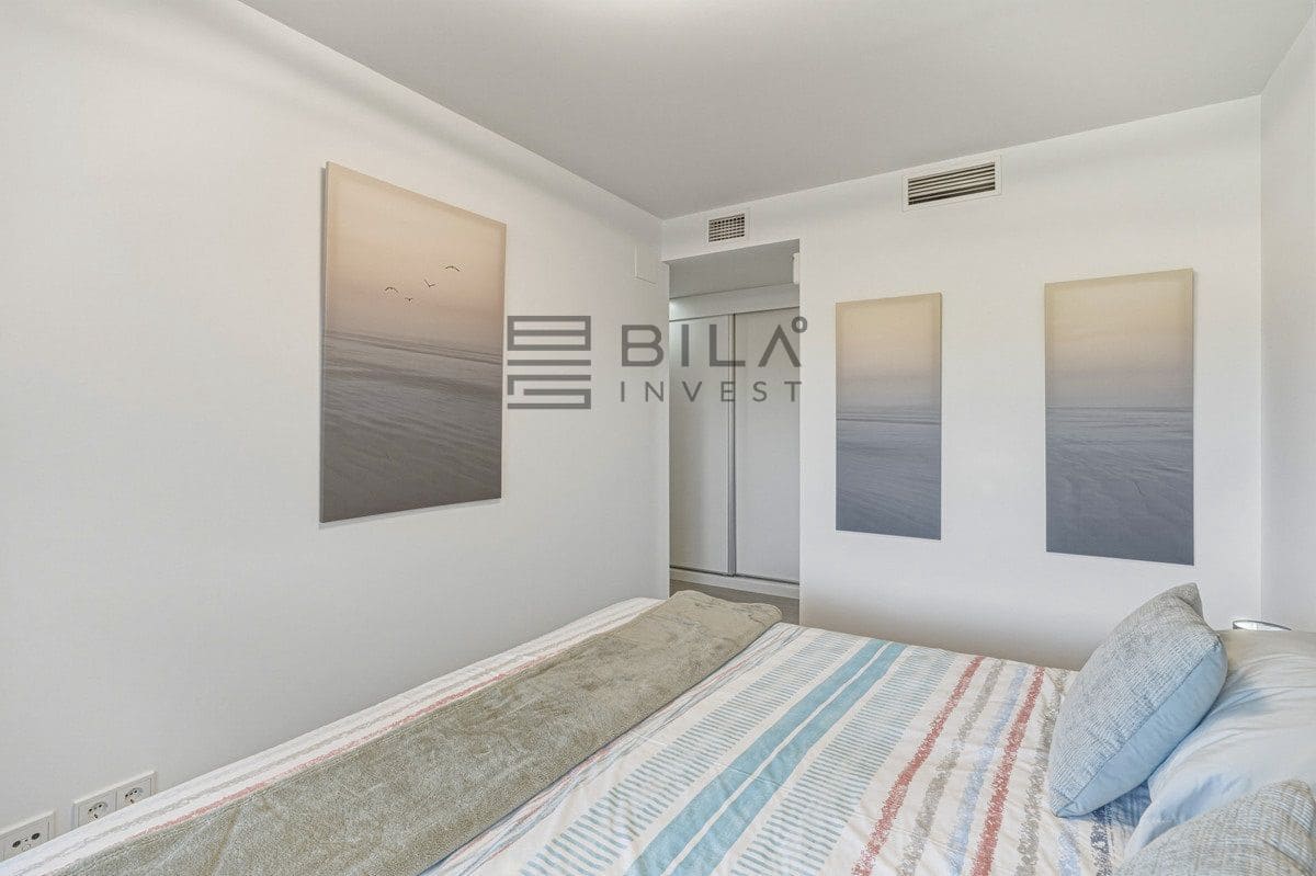 2 bedroom Flat for sale in La Cala de Mijas with pool garage - € 350,000 (Ref: 9751496)