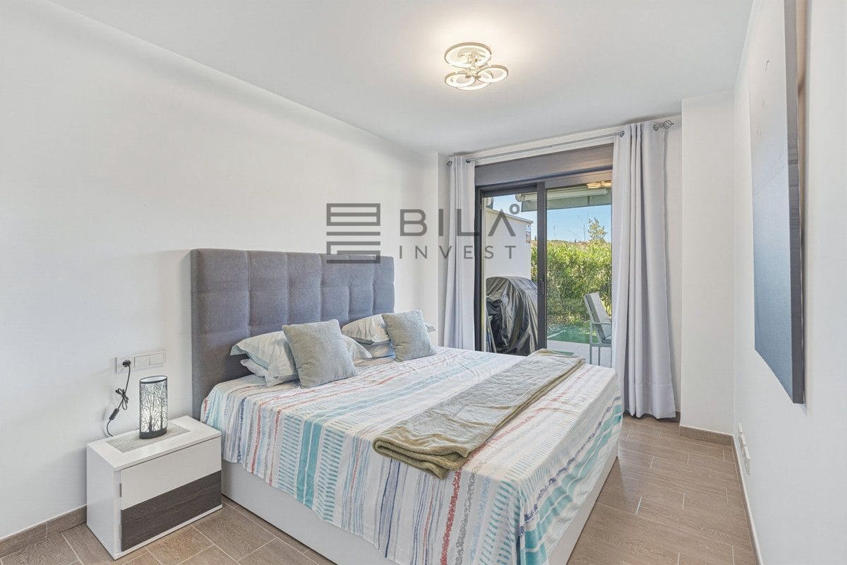 2 bedroom Flat for sale in La Cala de Mijas with pool garage - € 350,000 (Ref: 9751496)