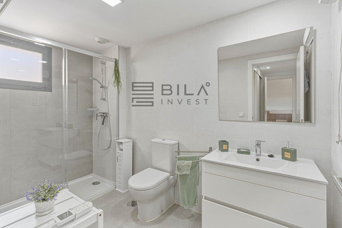 2 bedroom Flat for sale in La Cala de Mijas with pool garage - € 350,000 (Ref: 9751496)