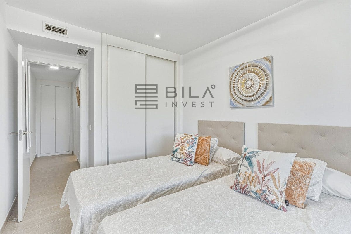 2 bedroom Flat for sale in La Cala de Mijas with pool garage - € 350,000 (Ref: 9751496)