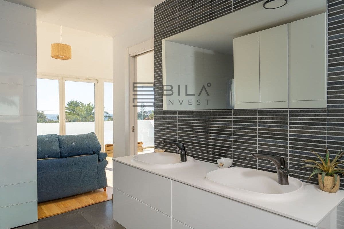 3 makuuhuone Huvila myytävänä paikassa El Faro mukana uima-altaan 
autotalli - 995 000 € (Ref: 9751498)