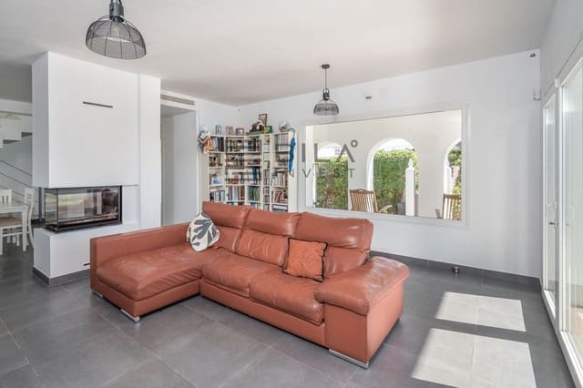 3 makuuhuone Huvila myytävänä paikassa El Faro, Mijas mukana uima-altaan 
autotalli - 995 000 € (Ref: 9751498)