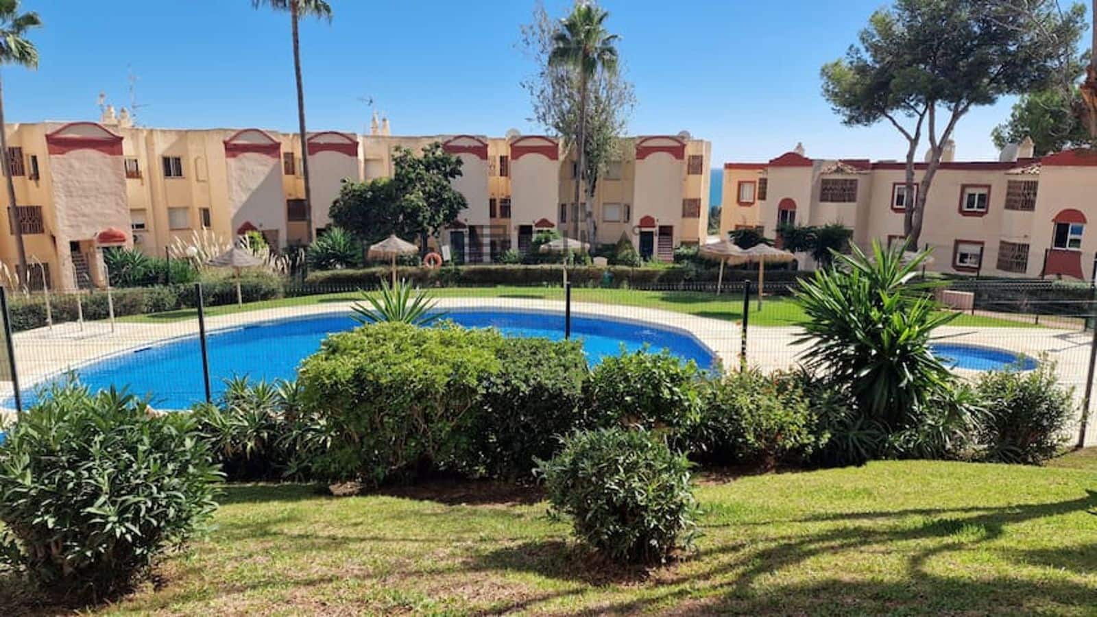 Piso de 2 habitaciones en Riviera del Sol en venta con piscina - 285.000 € (Ref: 9762324)
