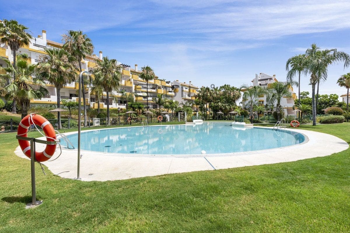 2 soveværelse Lejlighed til salg i La Cala de Mijas med swimmingpool garage - € 295.000 (Ref: 9772568)
