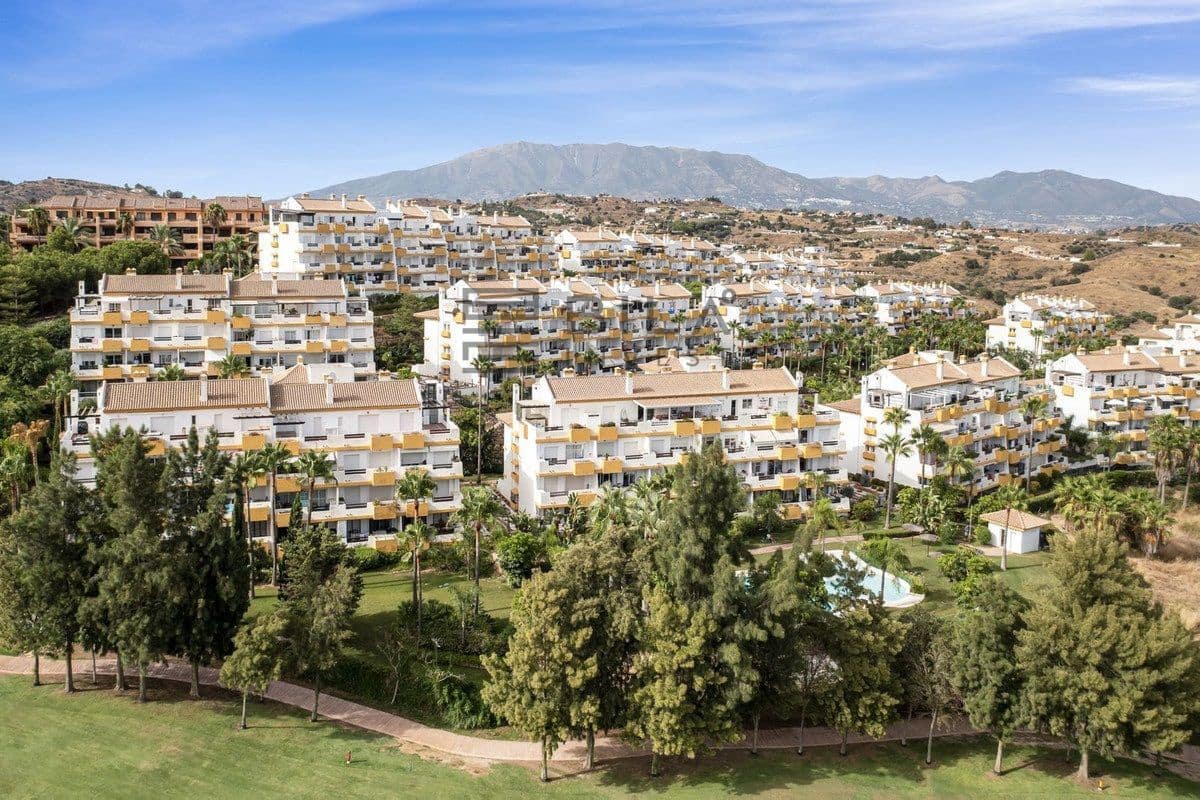 2 soveværelse Lejlighed til salg i La Cala de Mijas med swimmingpool garage - € 295.000 (Ref: 9772568)
