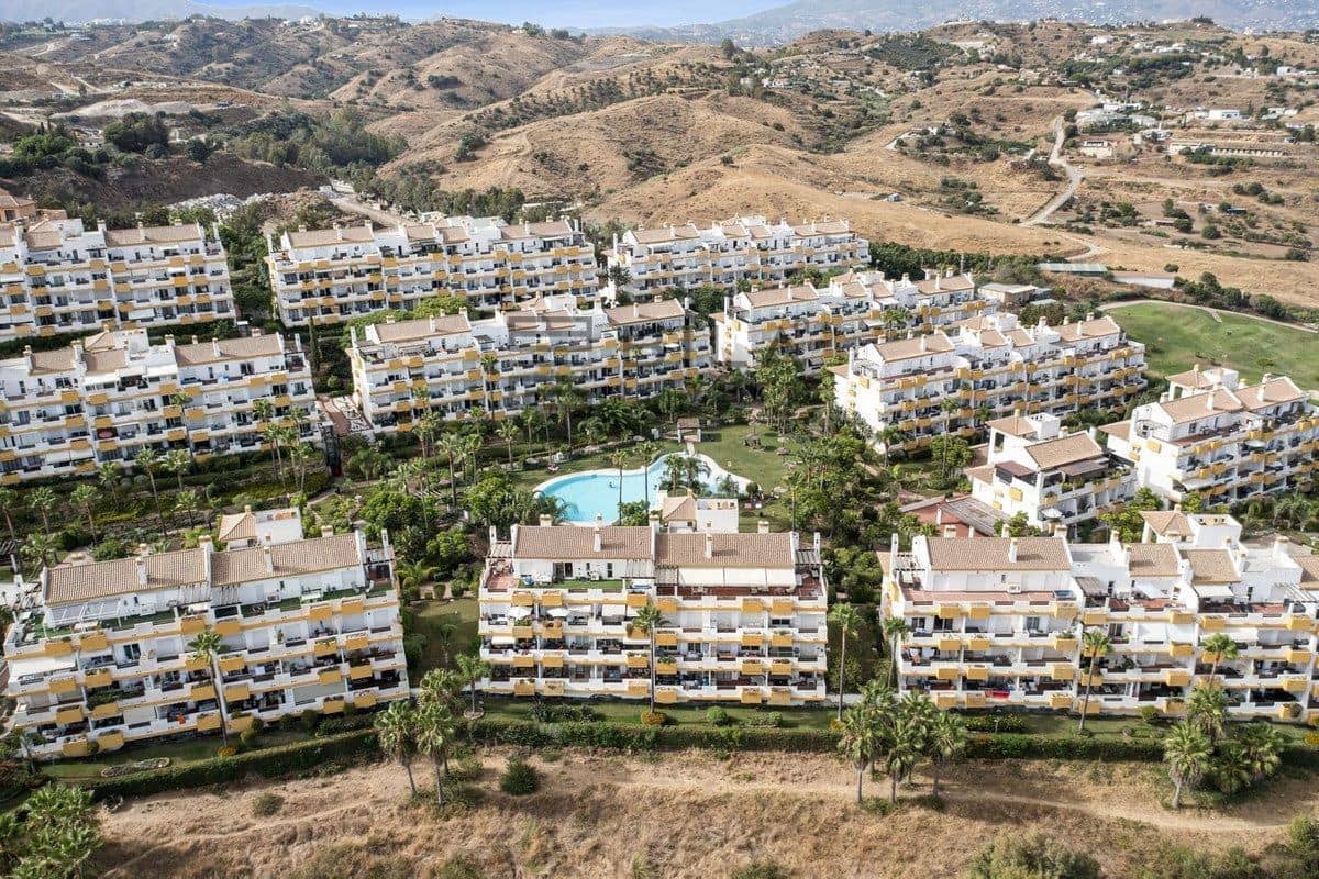 2 soveværelse Lejlighed til salg i La Cala de Mijas med swimmingpool garage - € 295.000 (Ref: 9772568)