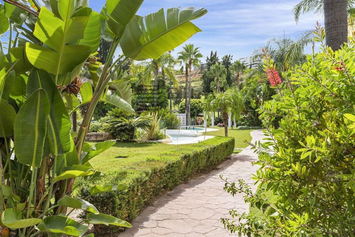 2 soveværelse Lejlighed til salg i La Cala de Mijas med swimmingpool garage - € 295.000 (Ref: 9772568)