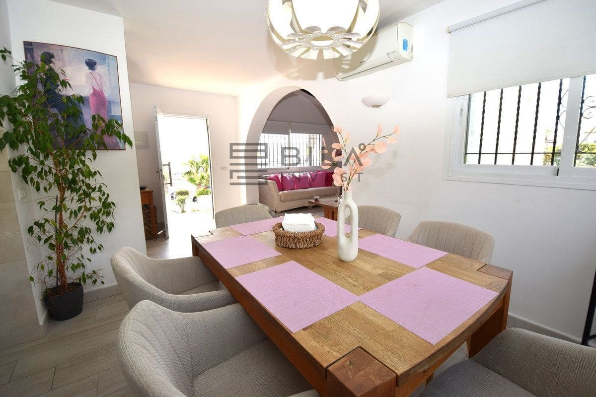 Chalet de 3 habitaciones en La Cala de Mijas en venta con piscina - 795.000 € (Ref: 9772575)