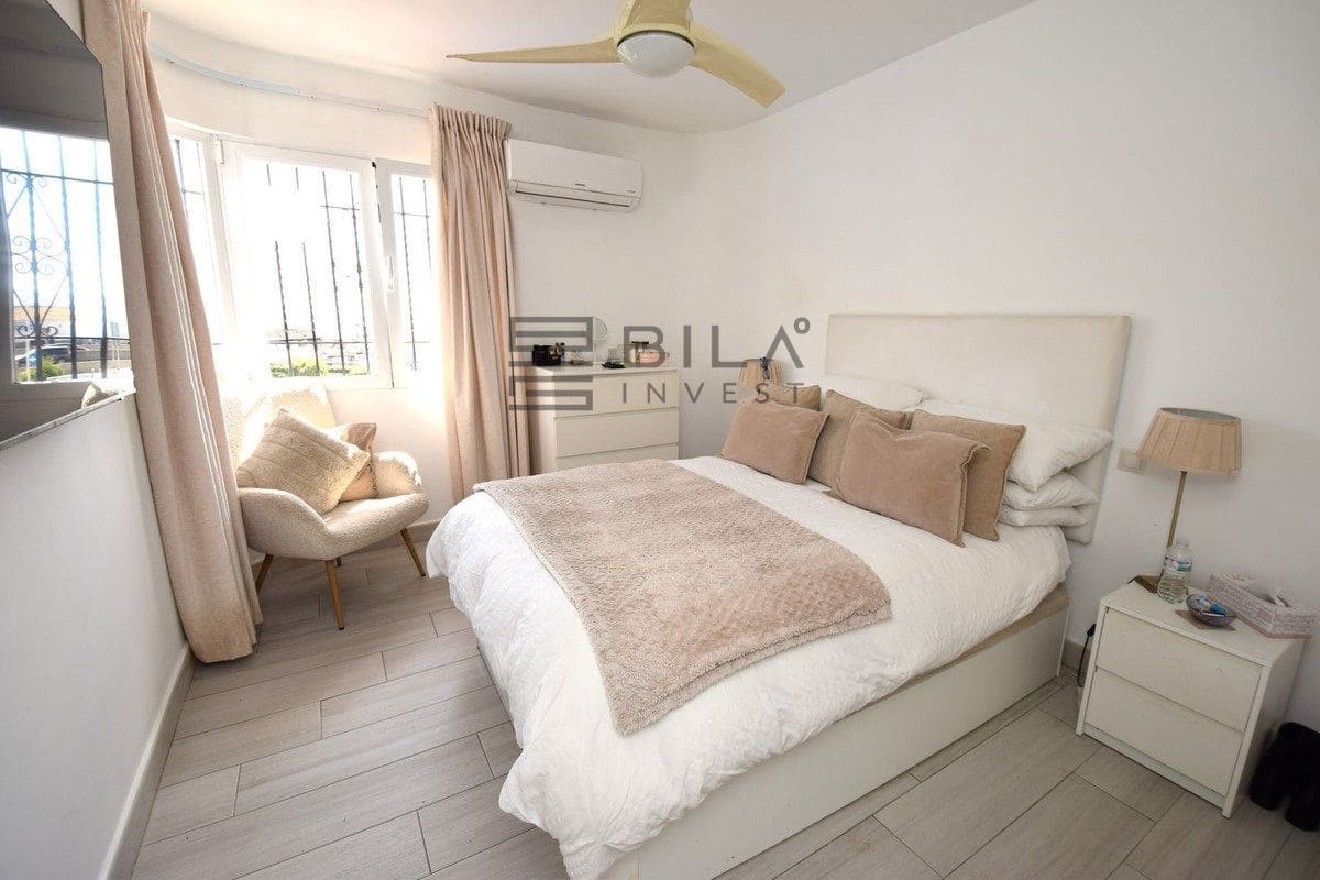 Chalet de 3 habitaciones en La Cala de Mijas en venta con piscina - 795.000 € (Ref: 9772575)