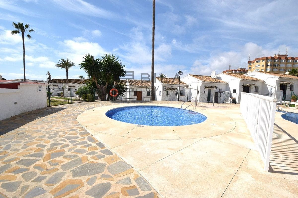 Chalet de 3 habitaciones en La Cala de Mijas en venta con piscina - 795.000 € (Ref: 9772575)