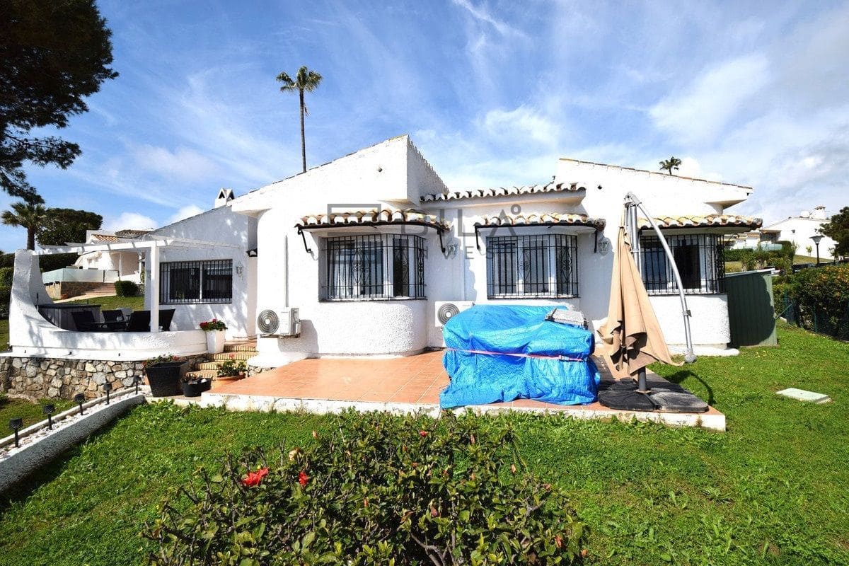 Chalet de 3 habitaciones en La Cala de Mijas en venta con piscina - 795.000 € (Ref: 9772575)