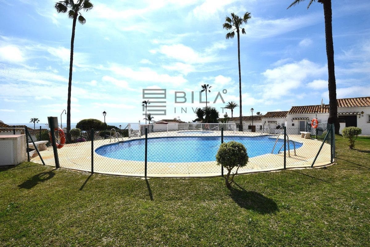 Chalet de 3 habitaciones en La Cala de Mijas en venta con piscina - 795.000 € (Ref: 9772575)
