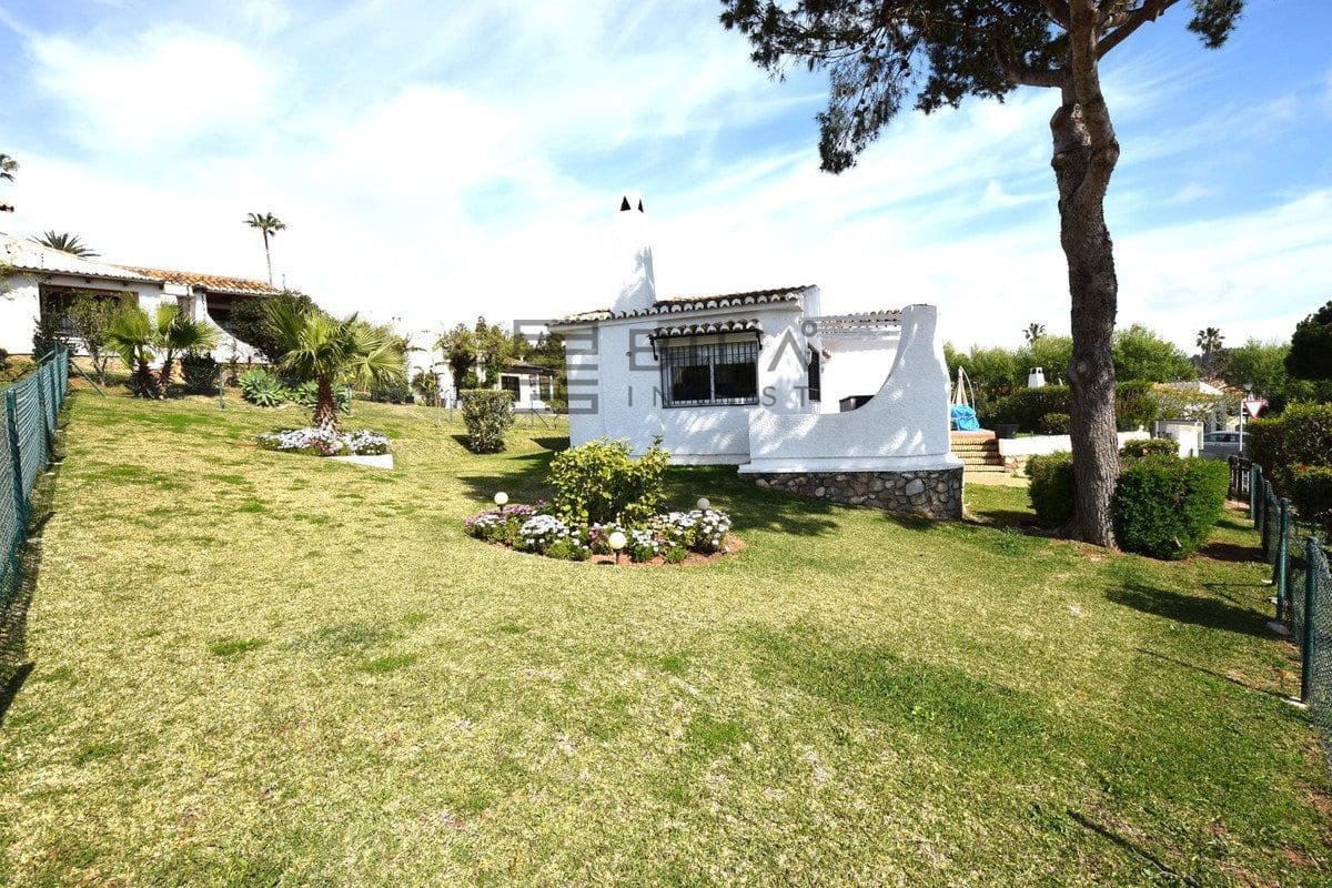 Chalet de 3 habitaciones en La Cala de Mijas en venta con piscina - 795.000 € (Ref: 9772575)