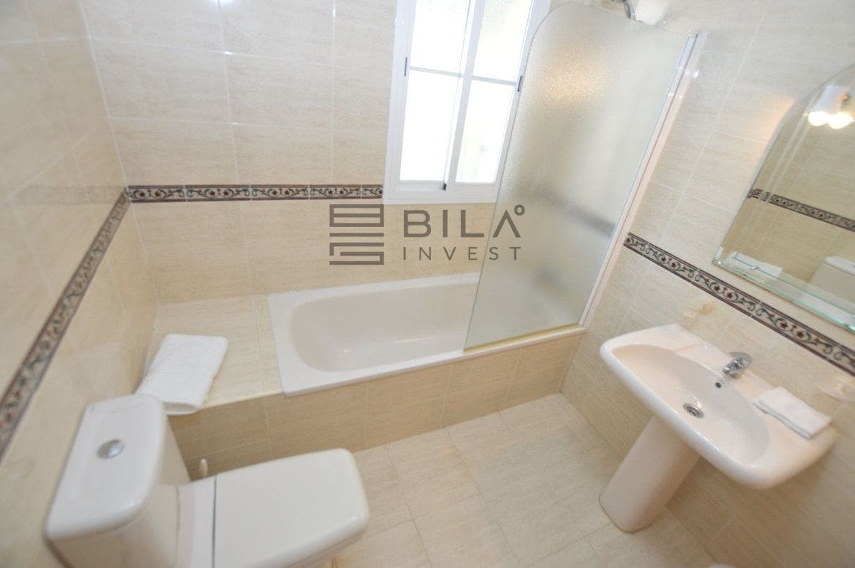 2 slaapkamer Flat te koop in Torrequebrada met zwembad garage - € 295.000 (Ref: 9780189)