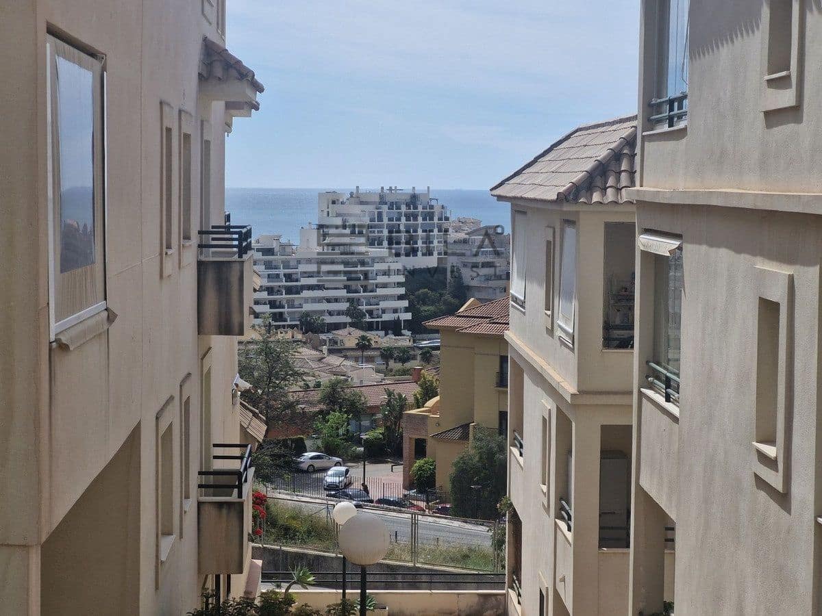 2 slaapkamer Flat te koop in Torrequebrada met zwembad garage - € 295.000 (Ref: 9780189)