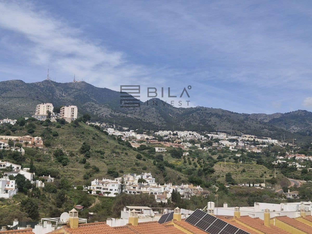 2 slaapkamer Flat te koop in Torrequebrada met zwembad garage - € 295.000 (Ref: 9780189)