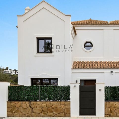 Chalet de 4 habitaciones en La Cala de Mijas, Mijas en venta con piscina - 995.000 € (Ref: 9786728)