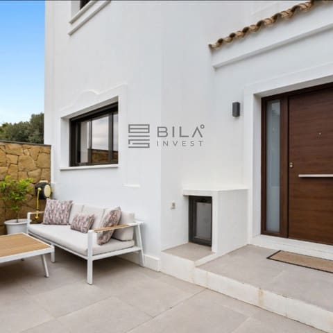 Chalet de 4 habitaciones en La Cala de Mijas, Mijas en venta con piscina - 995.000 € (Ref: 9786728)
