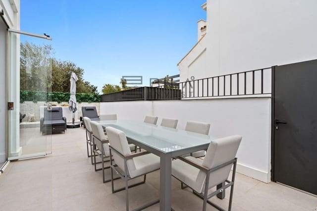 Chalet de 4 habitaciones en La Cala de Mijas, Mijas en venta con piscina - 995.000 € (Ref: 9786728)