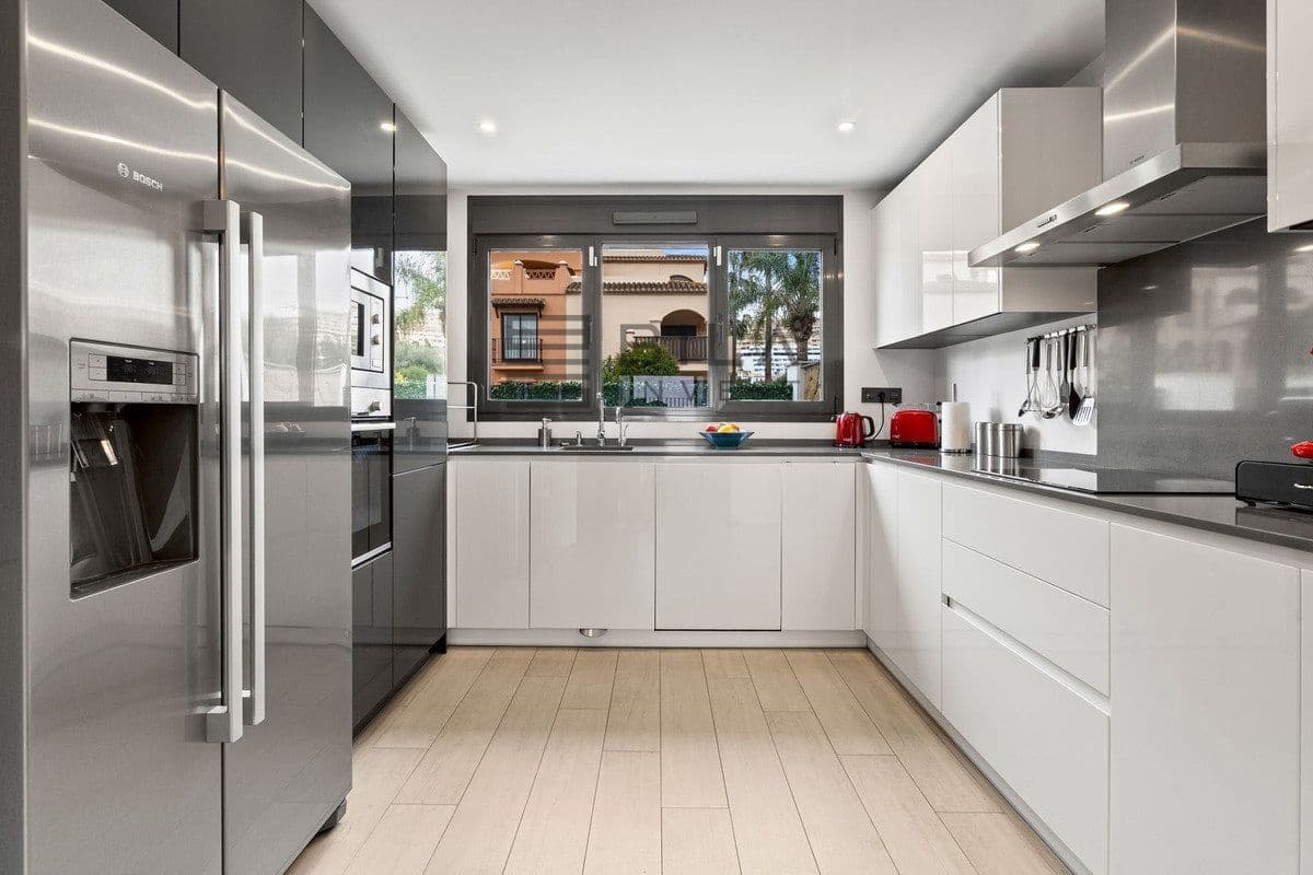 4 sovrum Villa till salu i La Cala de Mijas med pool - 995 000 € (Ref: 9786728)