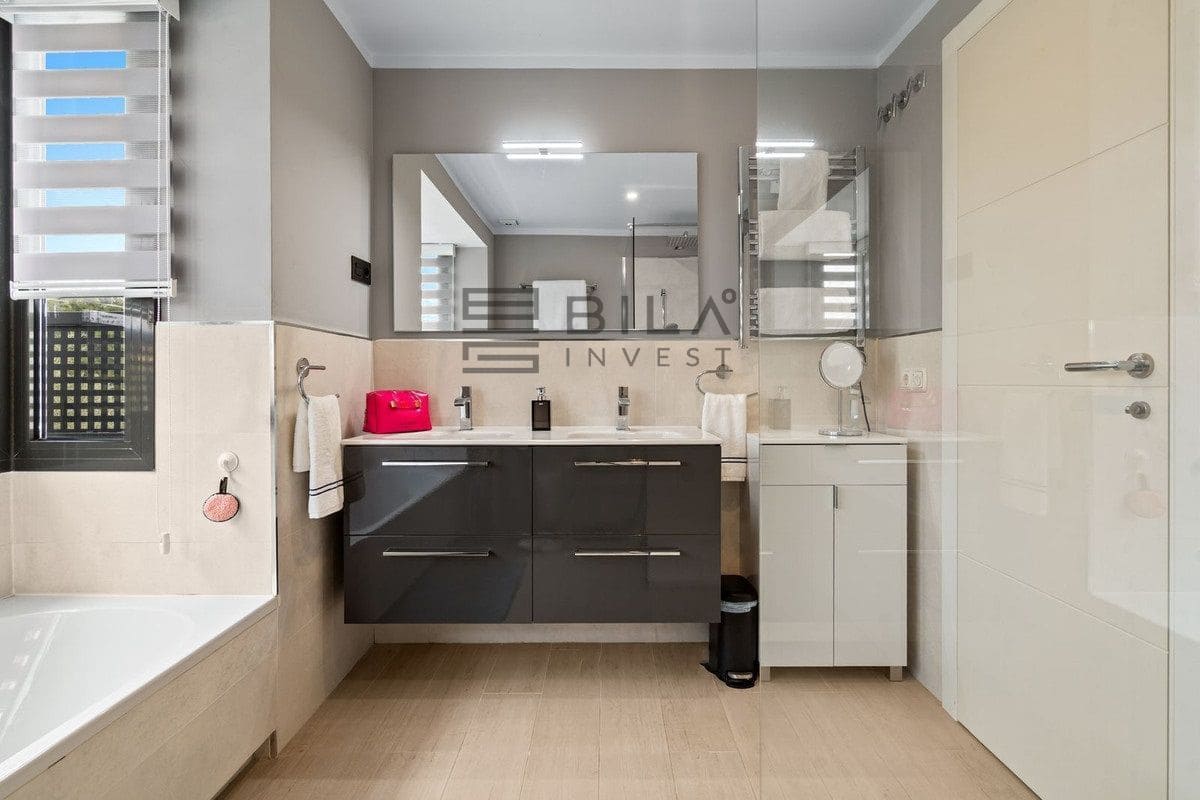 4 sovrum Villa till salu i La Cala de Mijas med pool - 995 000 € (Ref: 9786728)