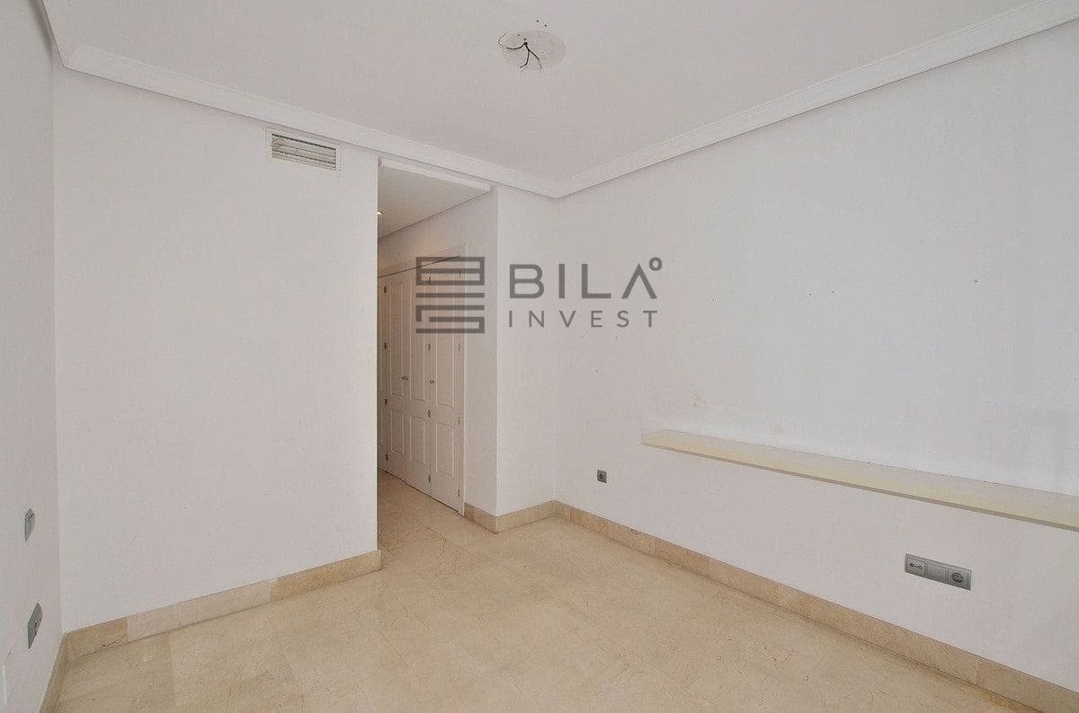 Piso de 3 habitaciones en Torrequebrada en venta con piscina garaje - 465.000 € (Ref: 9789897)