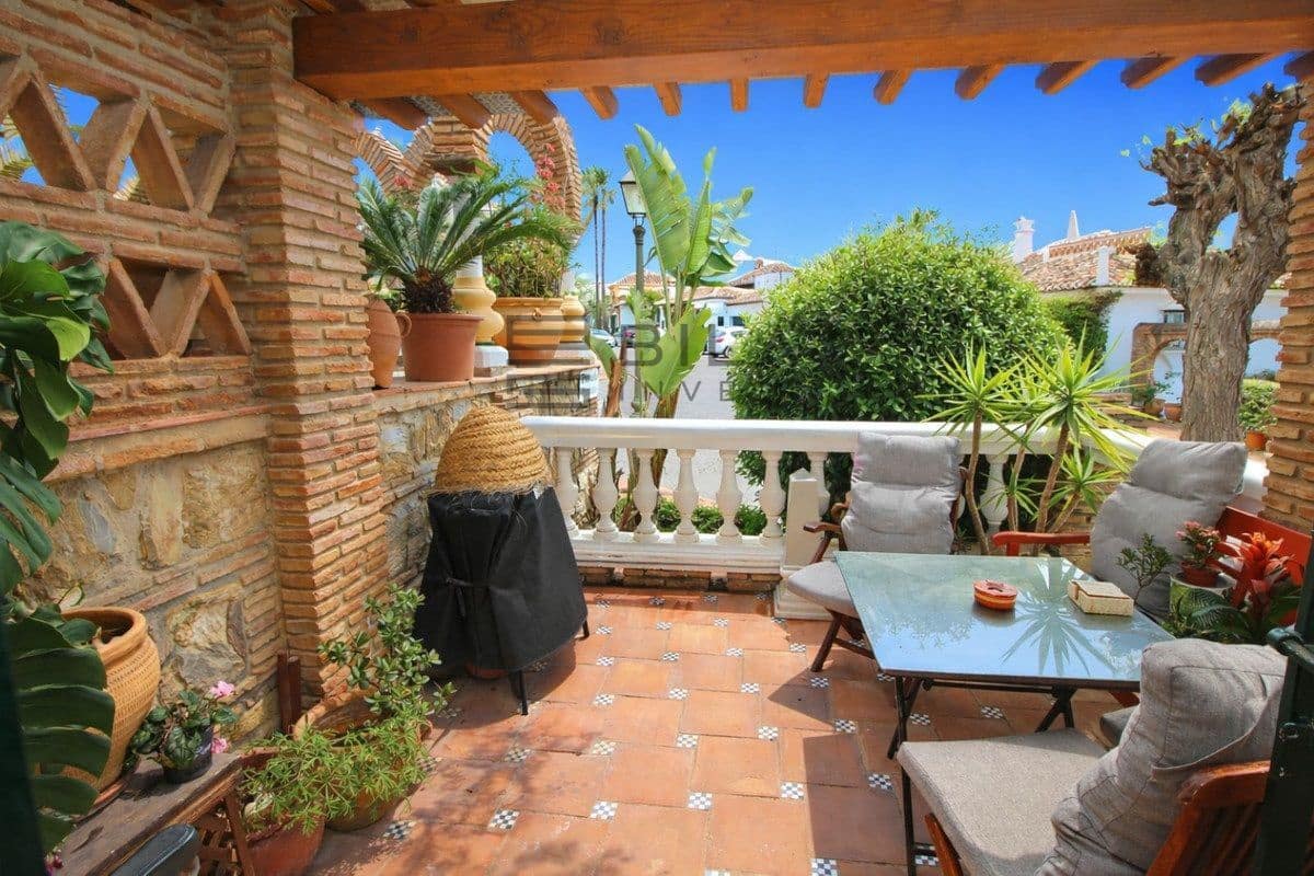 Casa de 2 habitaciones en Mijas Golf en venta con piscina - 325.000 € (Ref: 9789898)