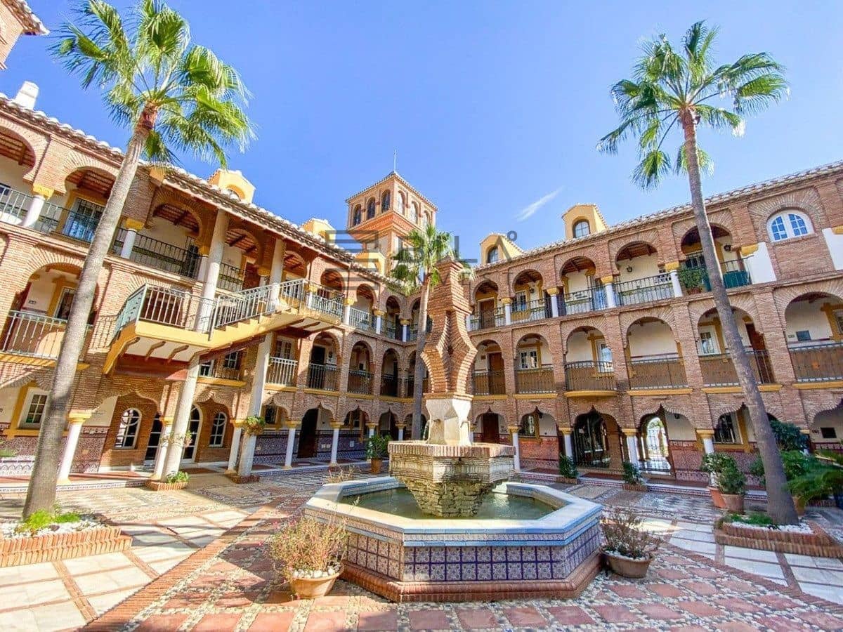 Casa de 2 habitaciones en Mijas Golf en venta con piscina - 325.000 € (Ref: 9789898)