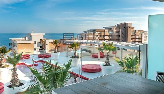 2 soverom Leilighet til salgs i Carvajal, Fuengirola med svømmebasseng garasje - € 670 000 (Ref: 9789904)