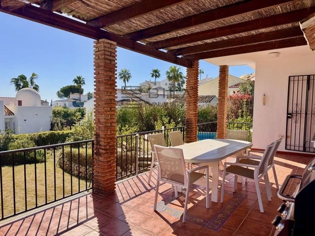 3 soverom Villa til salgs i Calahonda, Mijas med svømmebasseng garasje - € 650 000 (Ref: 9789906)