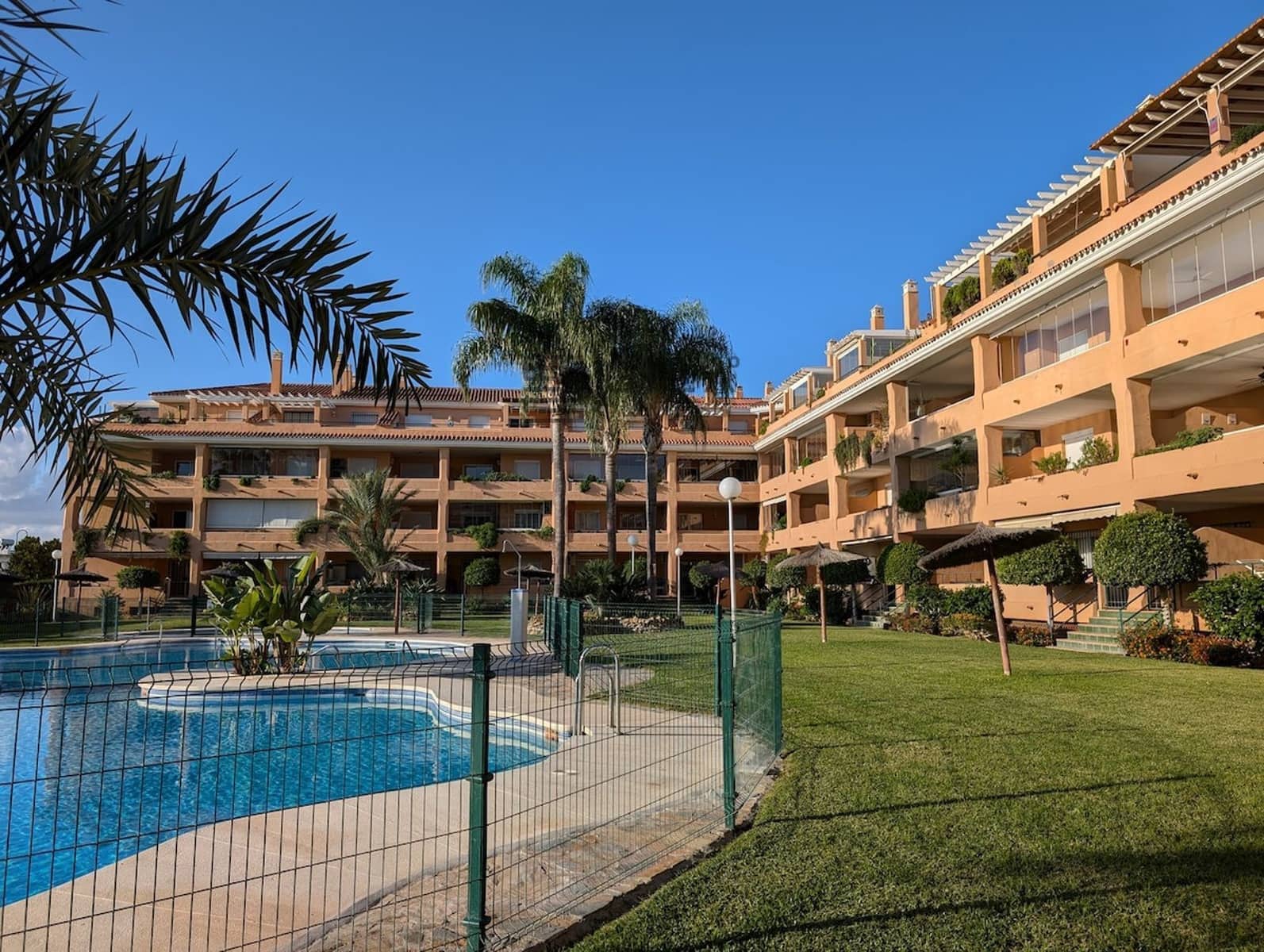 2 soveværelse Penthouse til salg i La Cala de Mijas med swimmingpool - € 499.950 (Ref: 9789907)