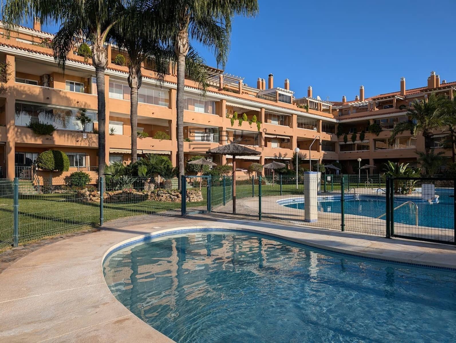 2 soveværelse Penthouse til salg i La Cala de Mijas med swimmingpool - € 499.950 (Ref: 9789907)