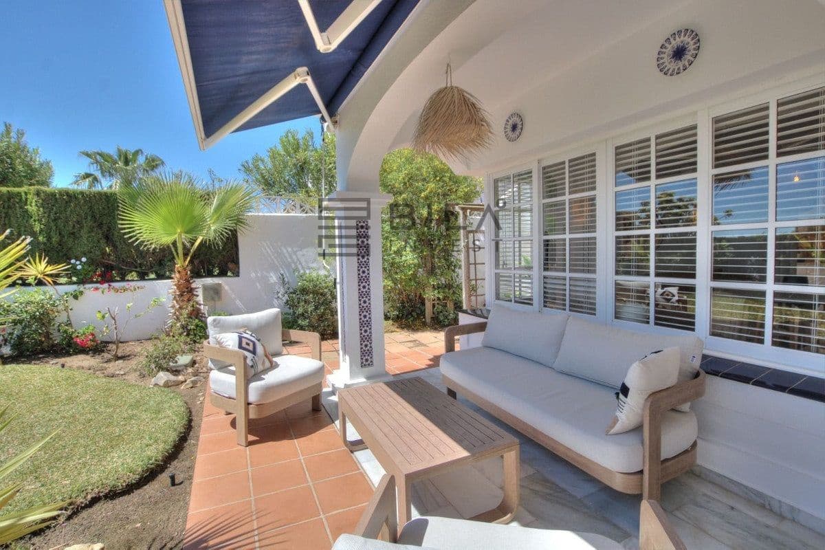 2 sypialnia Willa na sprzedaż w El Chaparral z basenem - 695 000 € (Ref: 9793719)