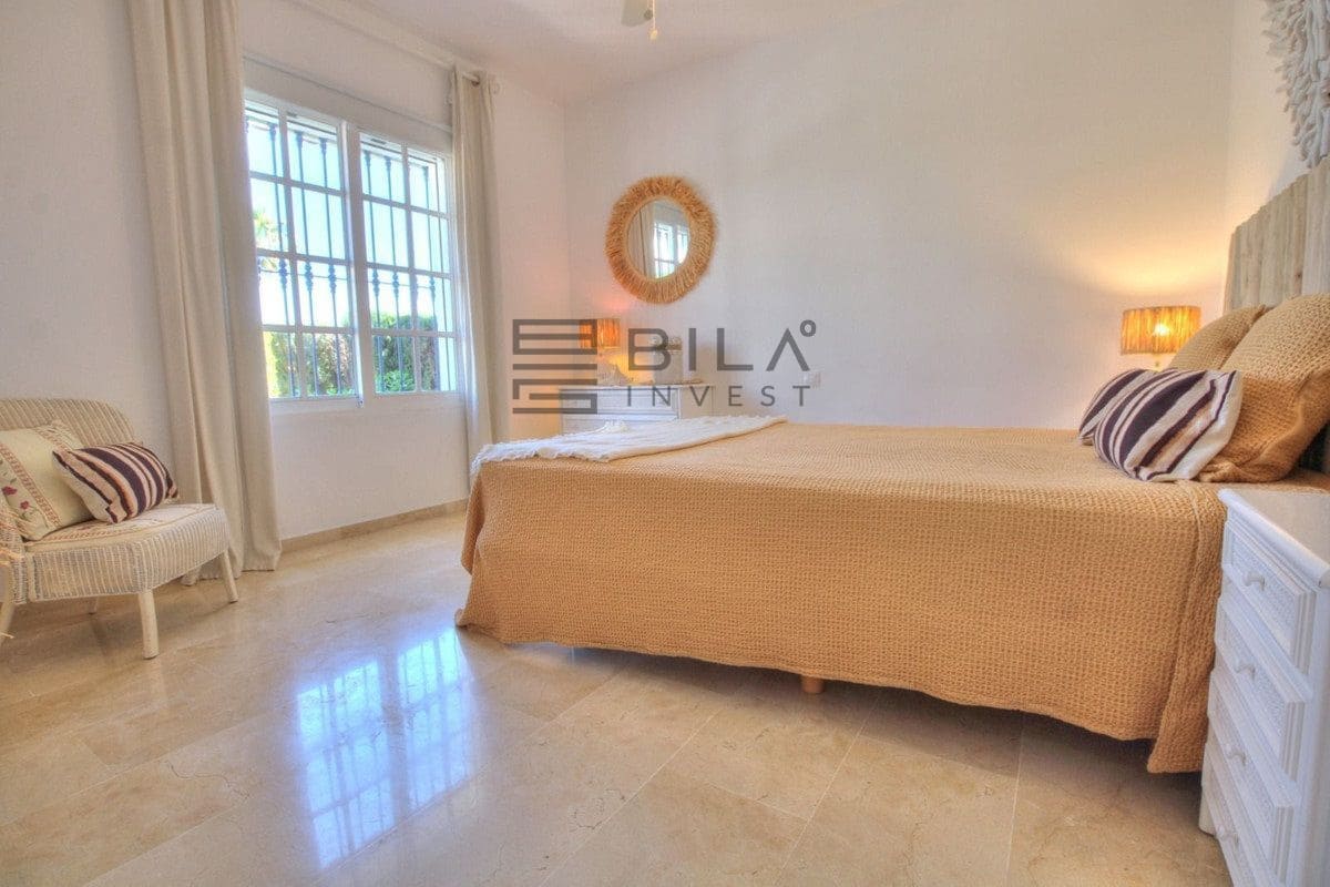 2 sypialnia Willa na sprzedaż w El Chaparral z basenem - 695 000 € (Ref: 9793719)