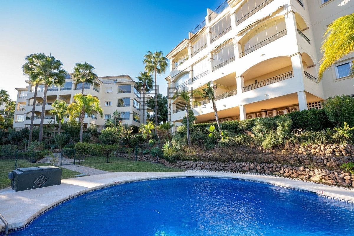 2 makuuhuone Asunto myytävänä paikassa La Cala Hills mukana uima-altaan 
autotalli - 330 000 € (Ref: 9795562)