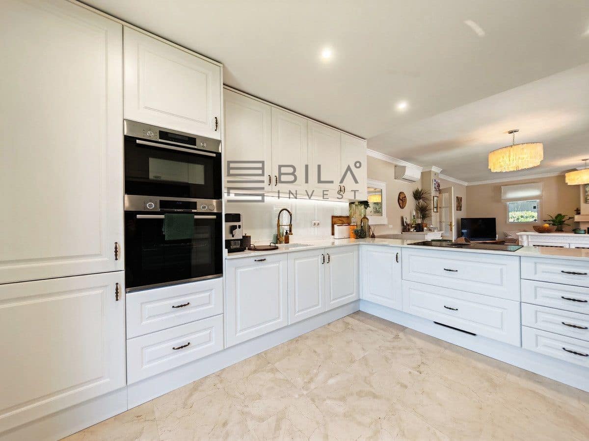 4 sovrum Villa till salu i Calahonda med pool - 1 150 000 € (Ref: 9795563)