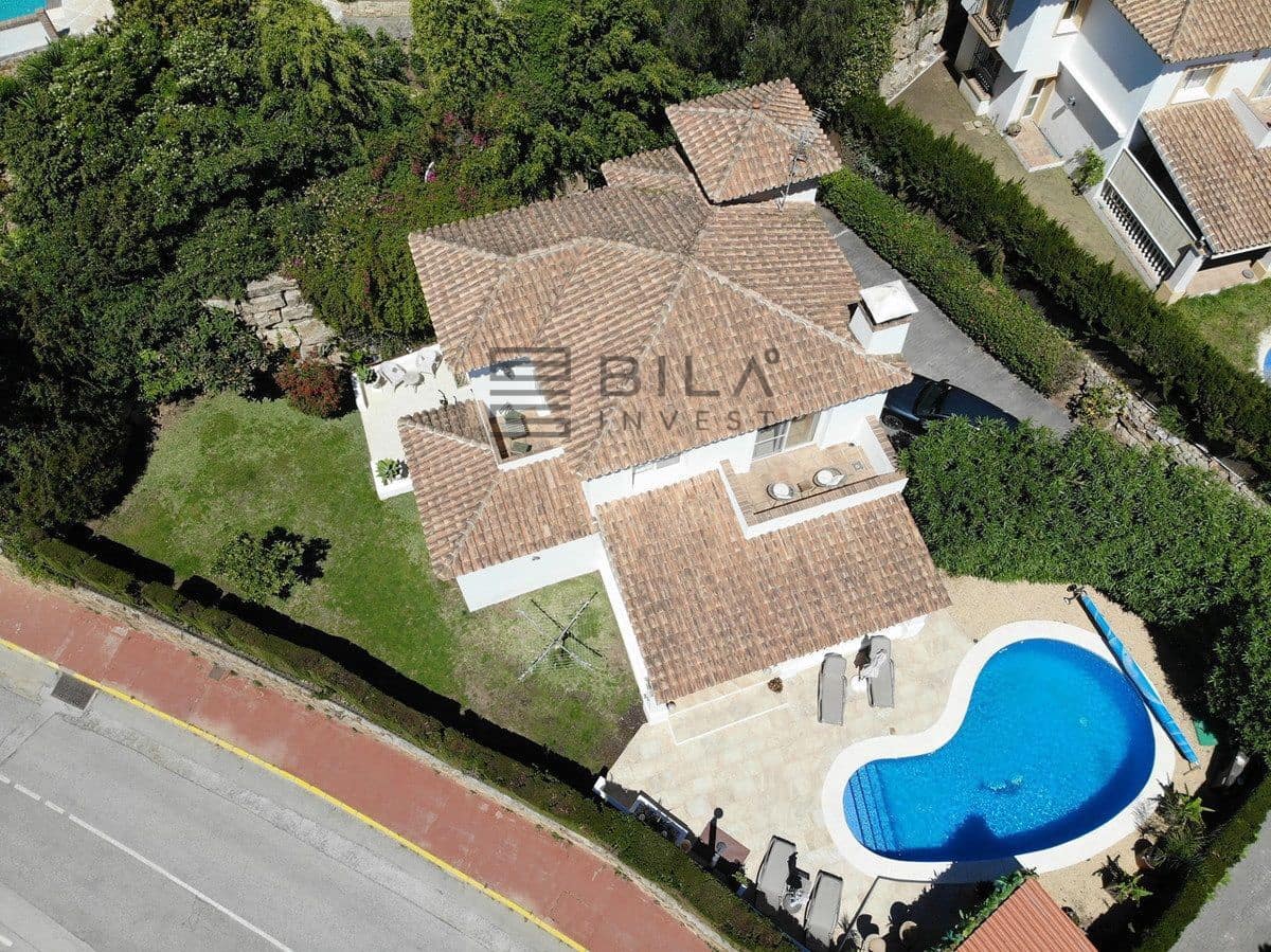 4 sovrum Villa till salu i Calahonda med pool - 1 150 000 € (Ref: 9795563)