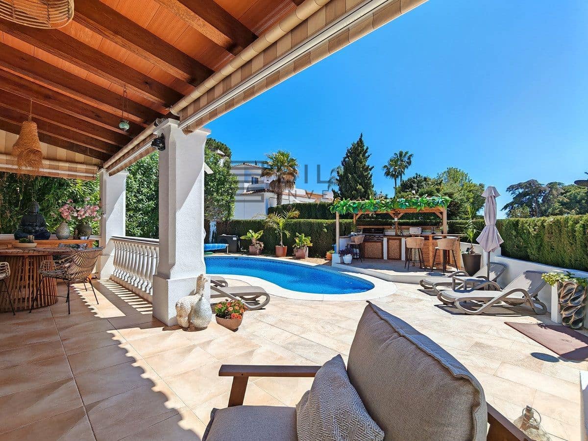 4 sovrum Villa till salu i Calahonda med pool - 1 150 000 € (Ref: 9795563)