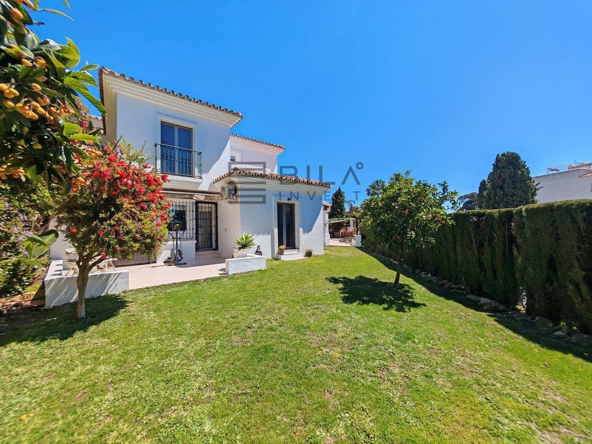 4 sovrum Villa till salu i Calahonda med pool - 1 150 000 € (Ref: 9795563)