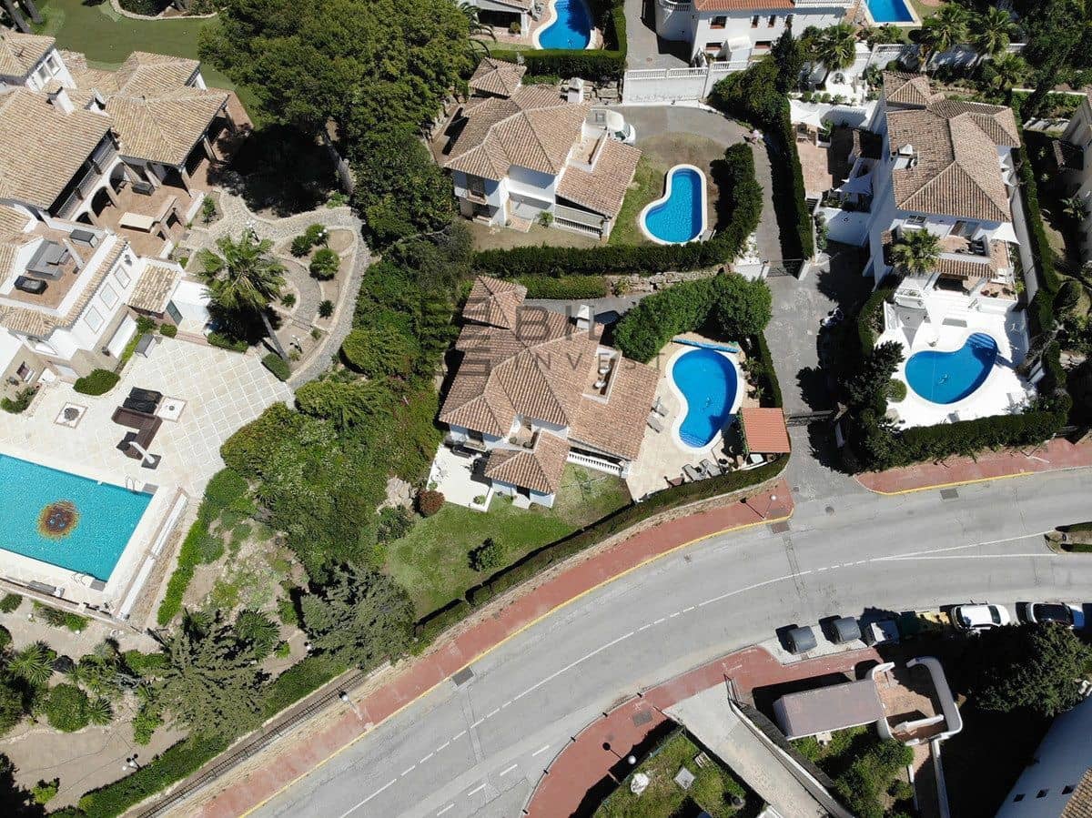 4 sovrum Villa till salu i Calahonda med pool - 1 150 000 € (Ref: 9795563)