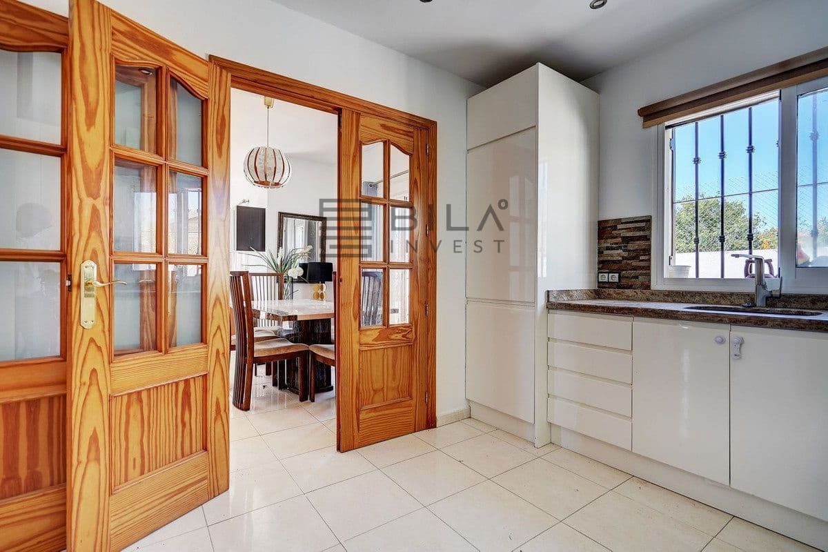 4 soverom Villa til salgs i Fuengirola med svømmebasseng garasje - € 850 000 (Ref: 9795566)