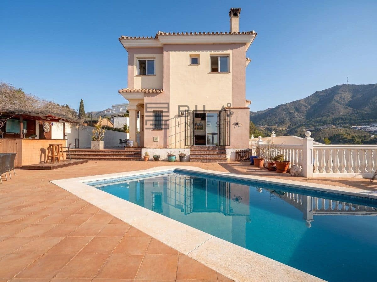 4 soverom Villa til salgs i Fuengirola med svømmebasseng garasje - € 850 000 (Ref: 9795566)