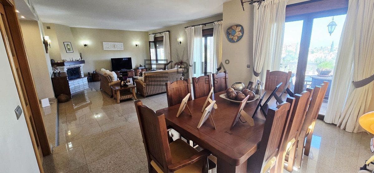 4 quarto Moradia para venda em La Sierrezuela com piscina garagem - 995 000 € (Ref: 9795567)