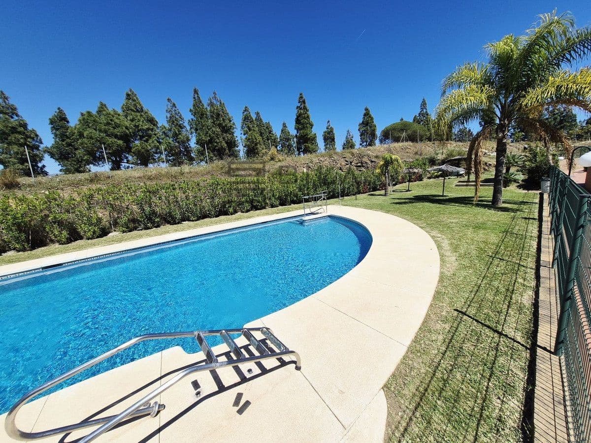 2 makuuhuone Omakotitalo myytävänä paikassa Mijas mukana uima-altaan 
autotalli - 375 000 € (Ref: 9795751)