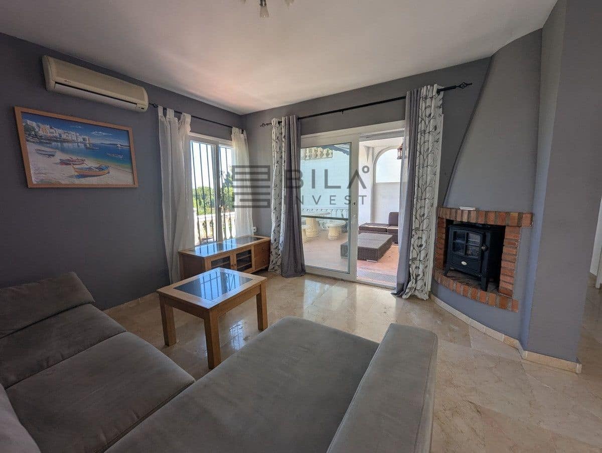 3 makuuhuone Omakotitalo myytävänä paikassa Calahonda mukana uima-altaan 
autotalli - 449 000 € (Ref: 9798420)