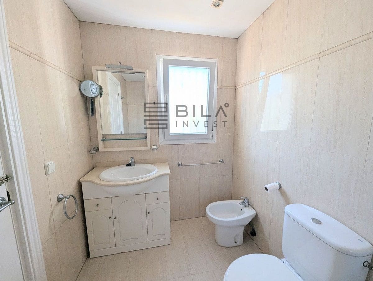 3 makuuhuone Omakotitalo myytävänä paikassa Calahonda mukana uima-altaan 
autotalli - 449 000 € (Ref: 9798420)