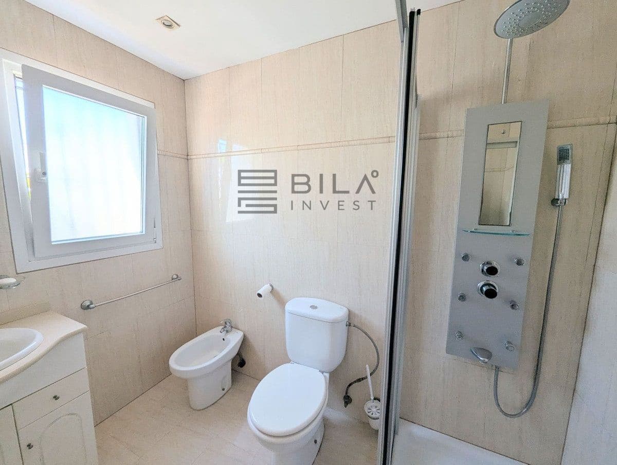 3 makuuhuone Omakotitalo myytävänä paikassa Calahonda mukana uima-altaan 
autotalli - 449 000 € (Ref: 9798420)