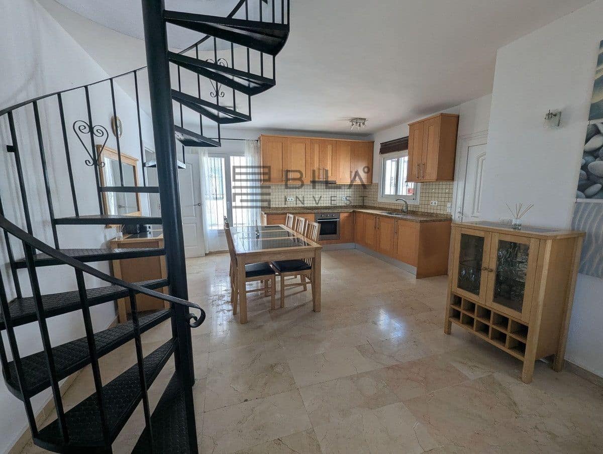 3 makuuhuone Omakotitalo myytävänä paikassa Calahonda mukana uima-altaan 
autotalli - 449 000 € (Ref: 9798420)