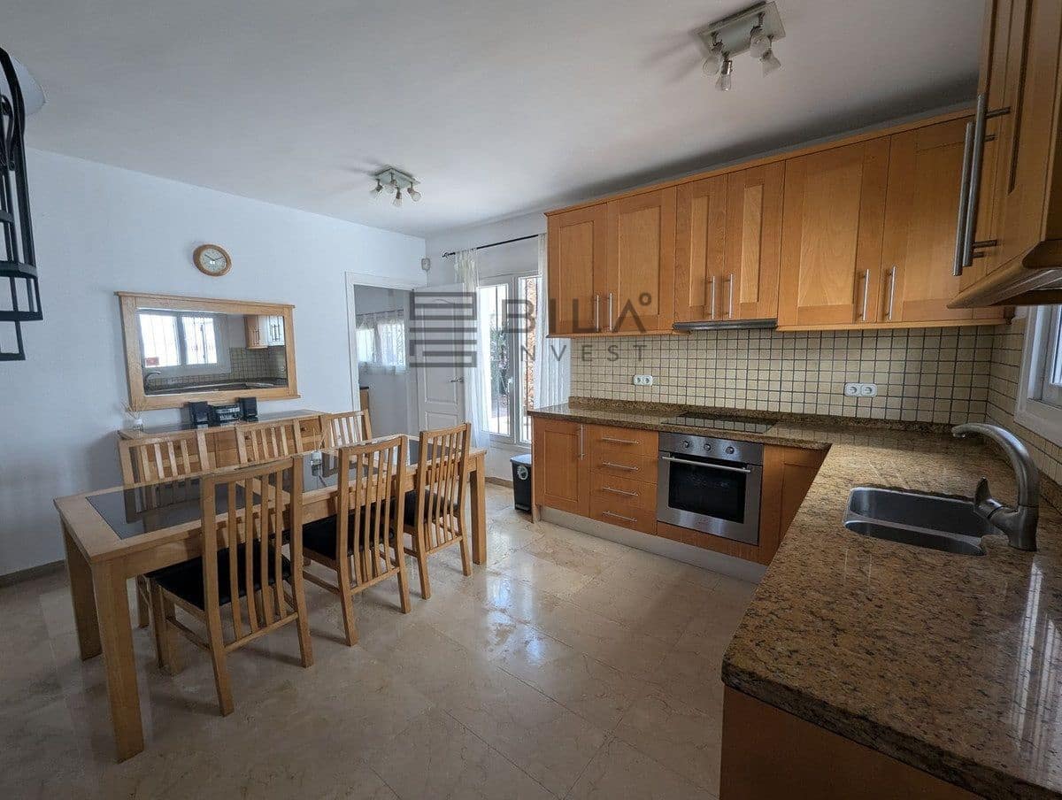 3 makuuhuone Omakotitalo myytävänä paikassa Calahonda mukana uima-altaan 
autotalli - 449 000 € (Ref: 9798420)